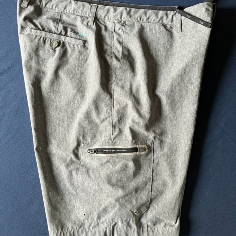Tommy Bahama Island Active Performance Cargo Shorts - Picture 14 of 14